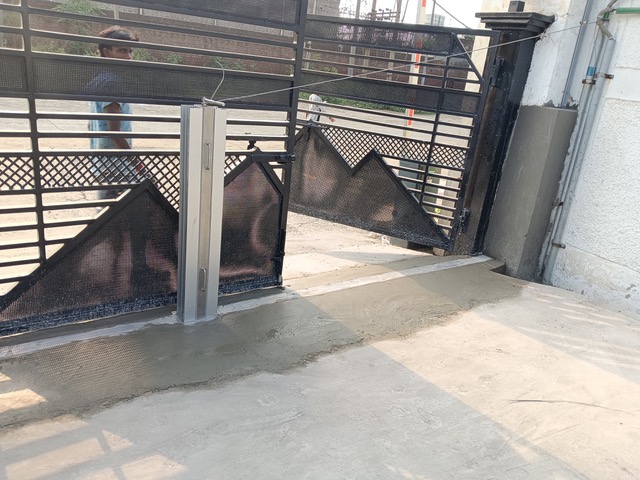 Removable intermediate column fixed in the cemented entrance floor at Airtel Jalandhar